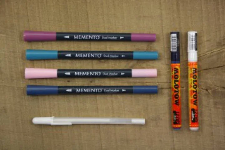 Pennen, stiften, fineliners. Voor handlettering en schrijven