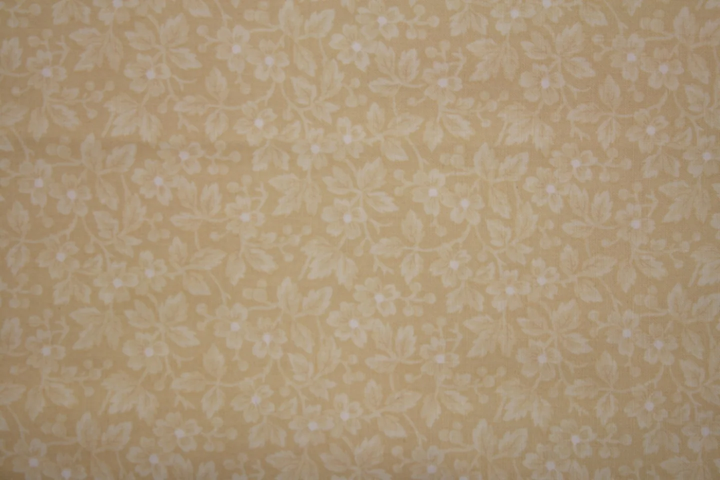 quiltstof-zandkleur-ecru-bloemetje-Maywo.