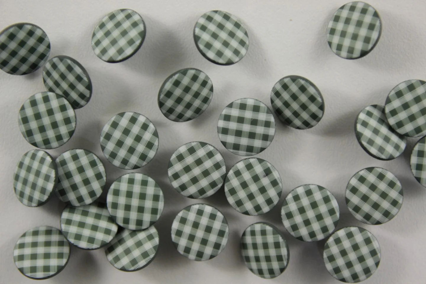Donkergroene knoop, geruit-13mm.