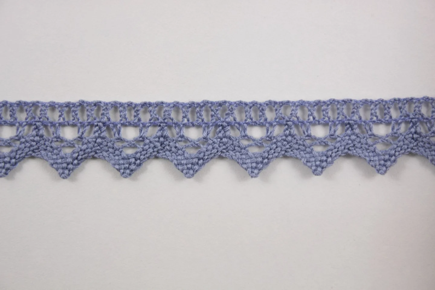 Oudblauw kanten randje-zigzag.
