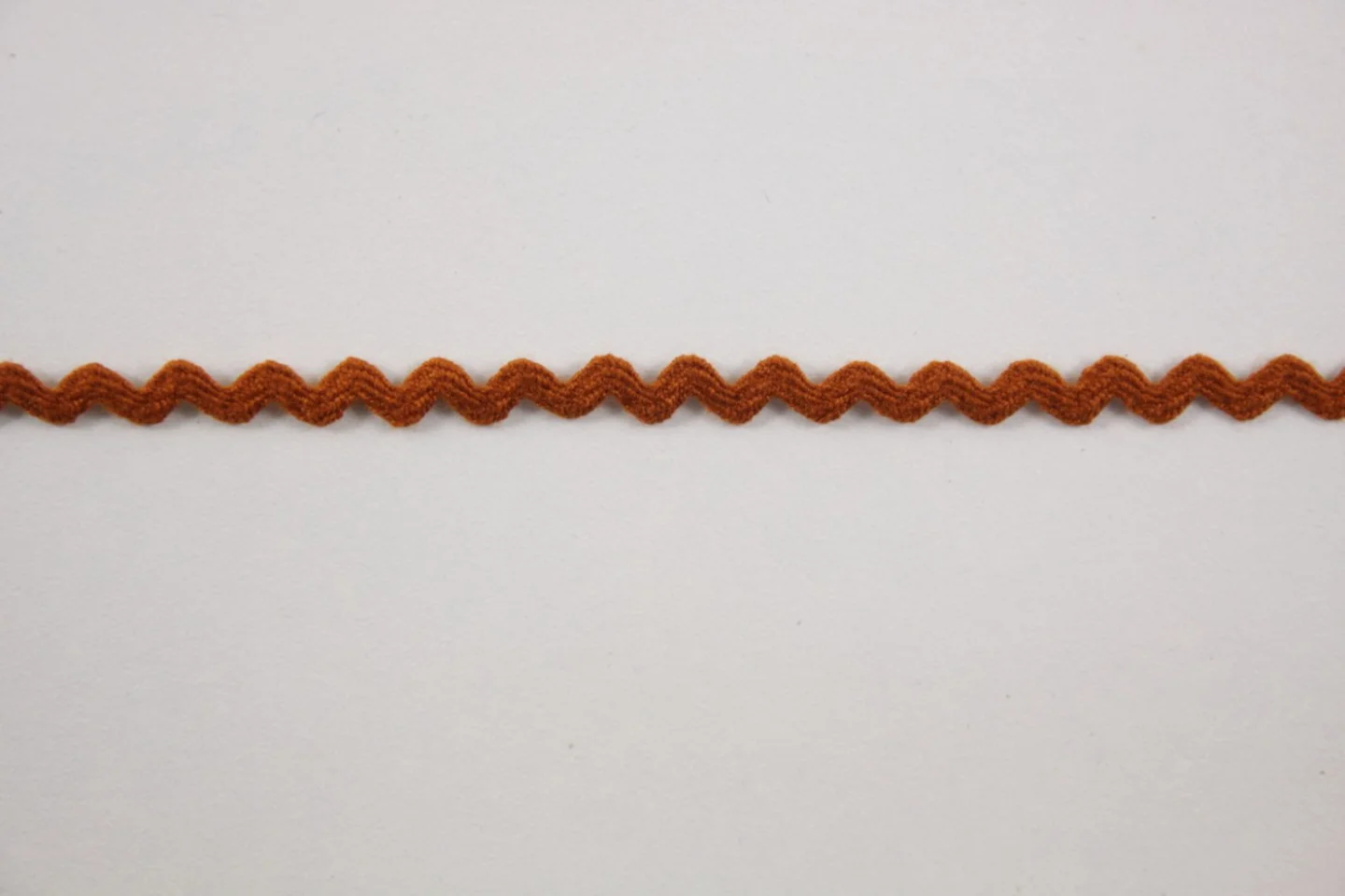 Roestbruin zigzagband-6 mm.