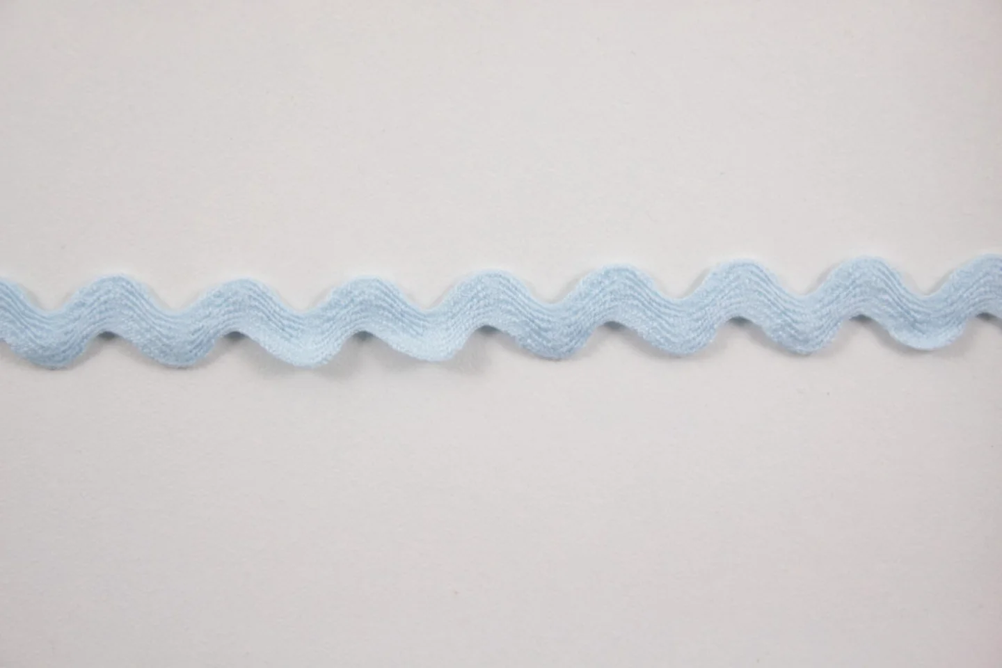 Babyblauw zigzagband-12,5 m.