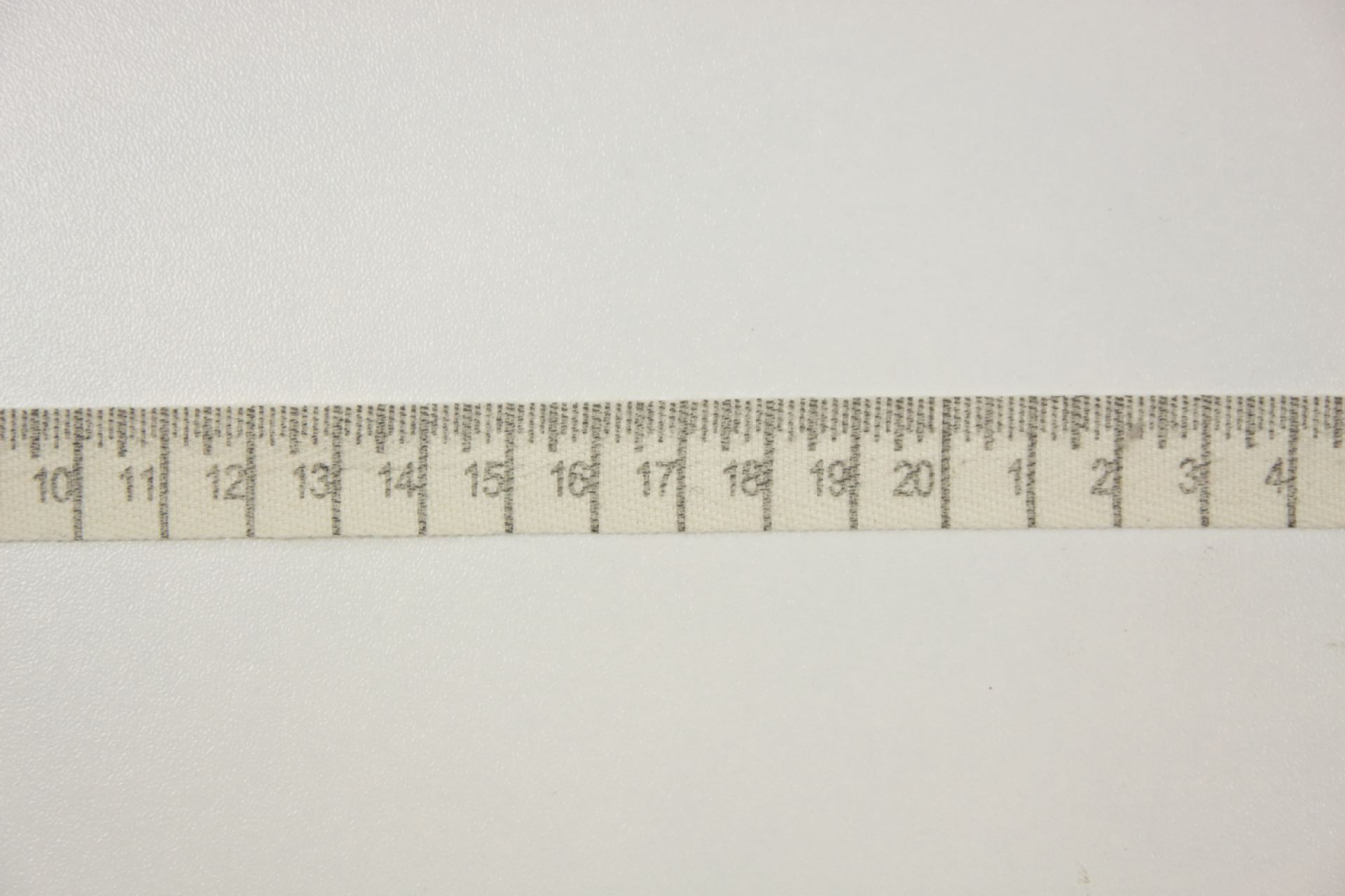 quiltstof-Ivoor -grijs-centimeterband- b