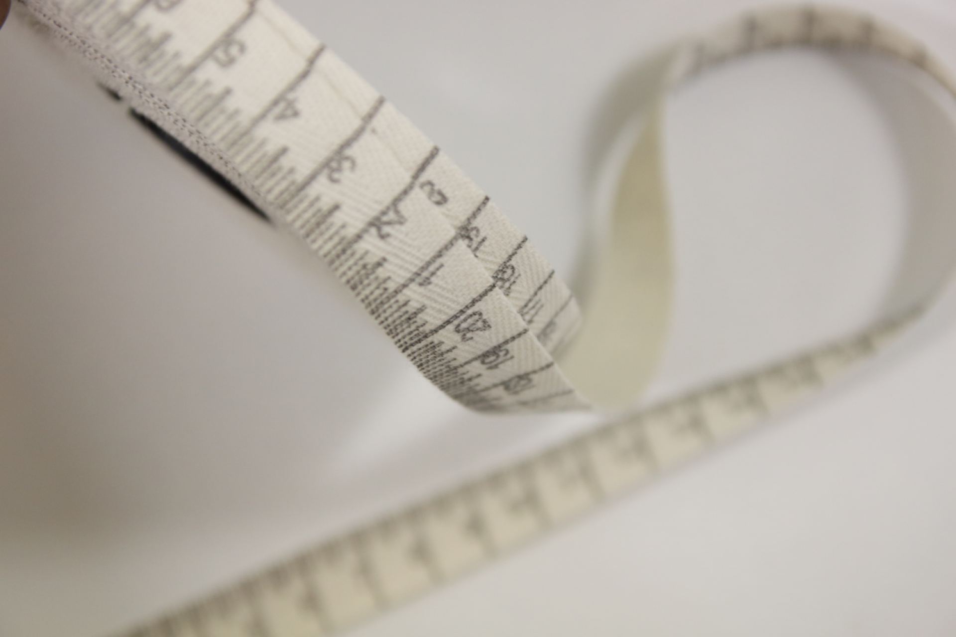 quiltstof-Ivoor -grijs-centimeterband- b