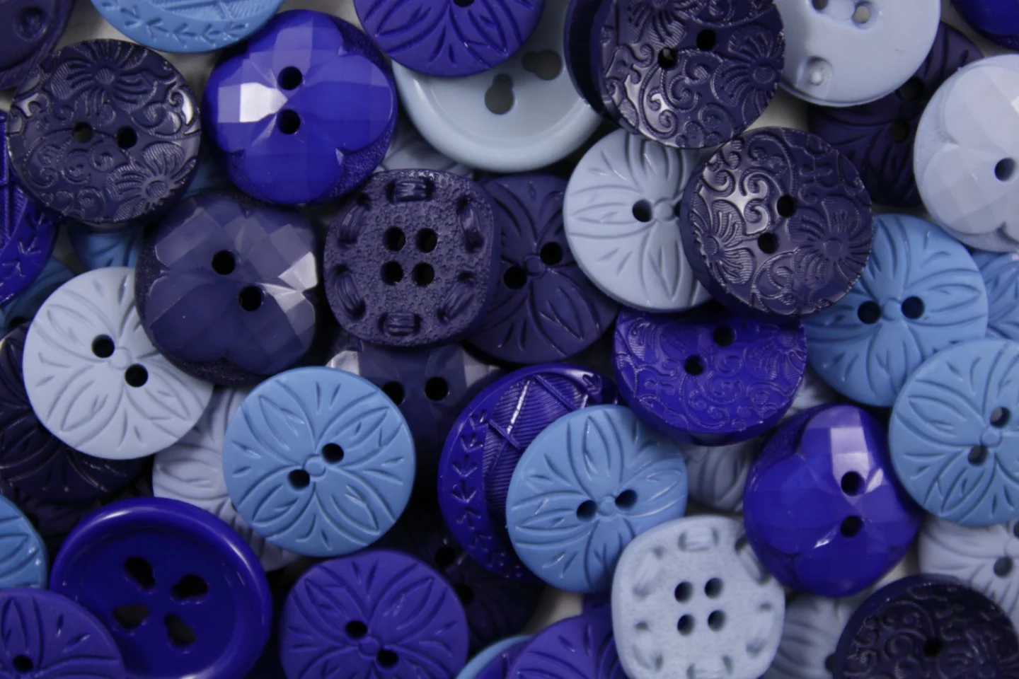 Sierknoopjes-4 tinten blauw-17 tot 22 mm.