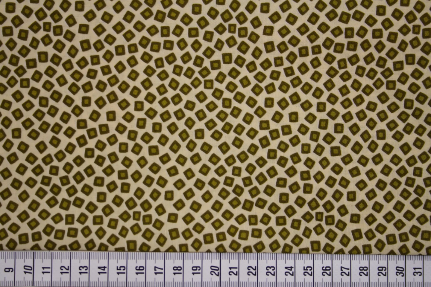 quiltstof-ecru-olijf-blokje-Benartex-Gre.