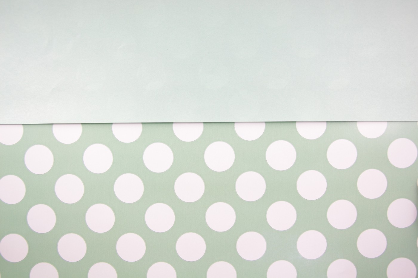 kadopapier-groen-witte stip -50 cm breed