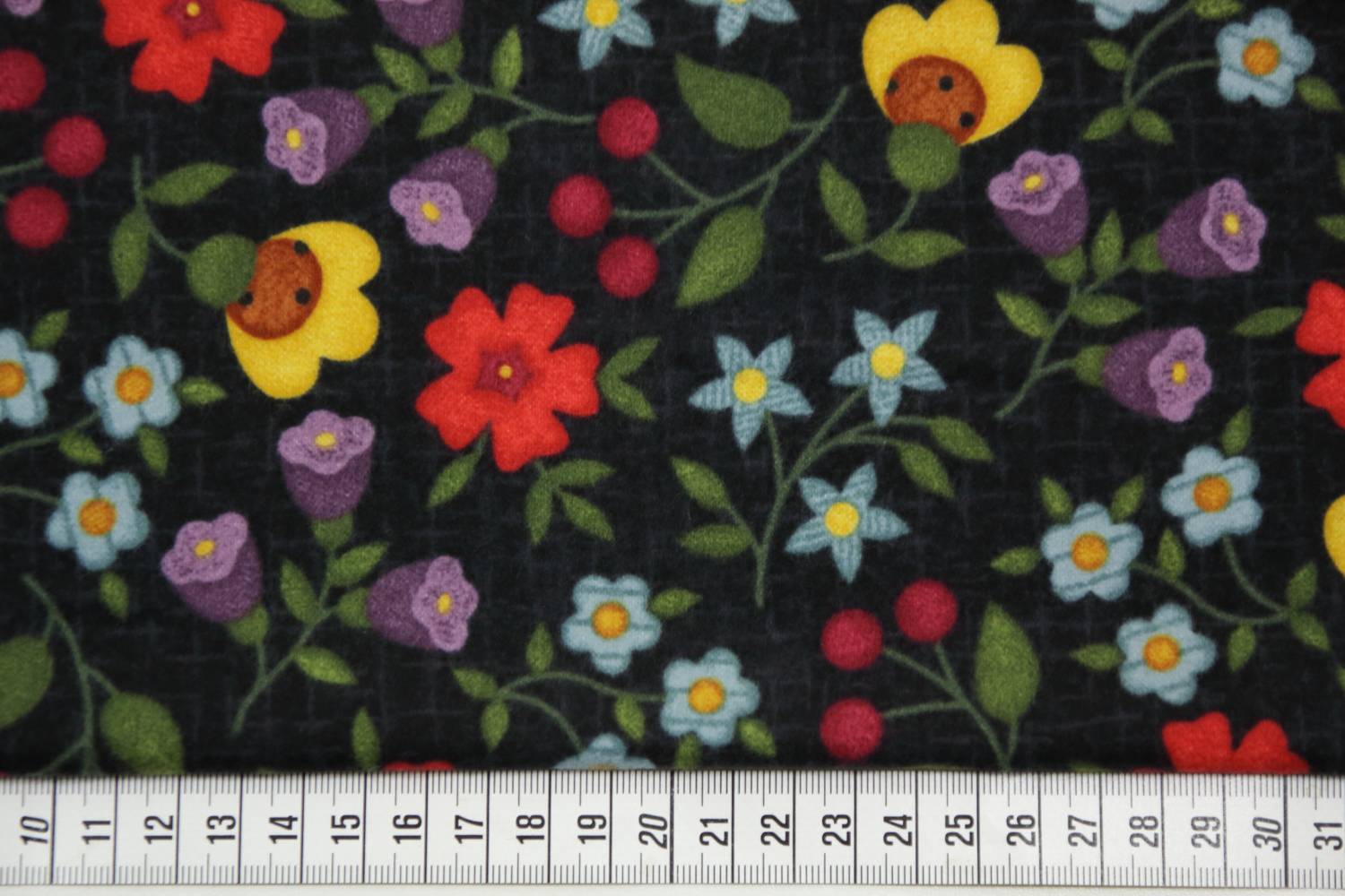 quiltstof-zwart met bloemen-flanel-wooli