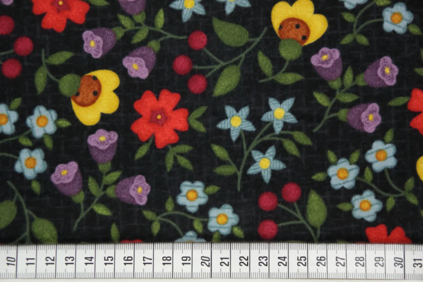 quiltstof-zwart met bloemen-flanel-wooli.