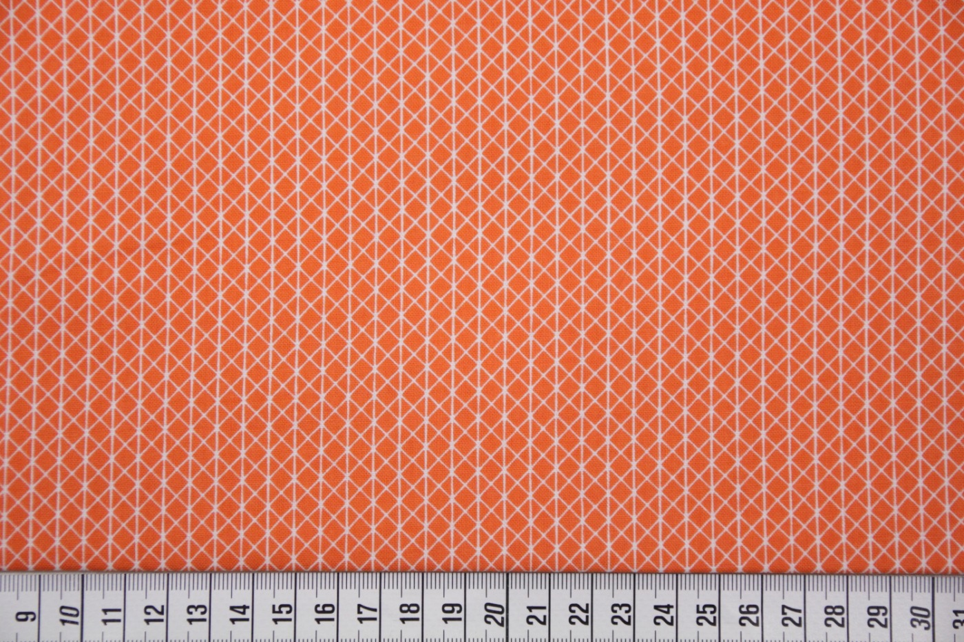 quiltstof-oranje-witte schuine ruitjes-C