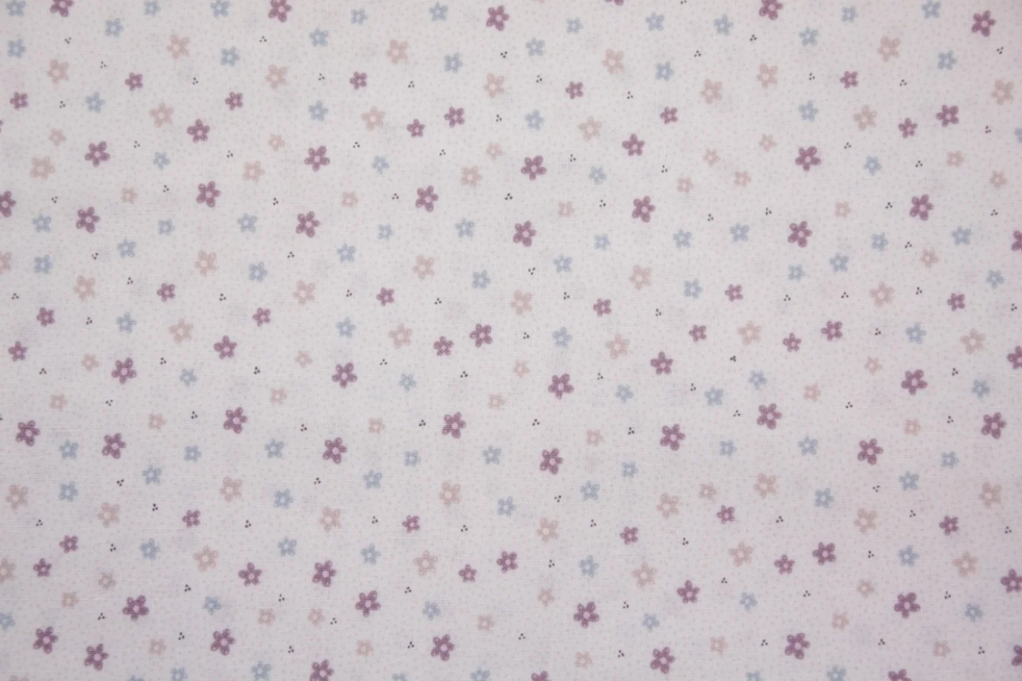 quiltstof-ivoor-oudroze blauwe en paarse.