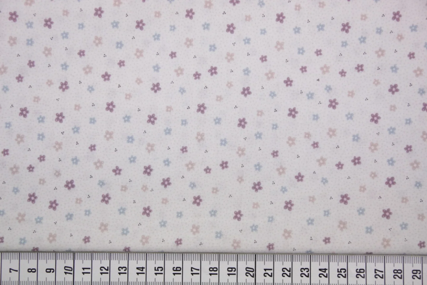 quiltstof-ivoor-oudroze blauwe en paarse.