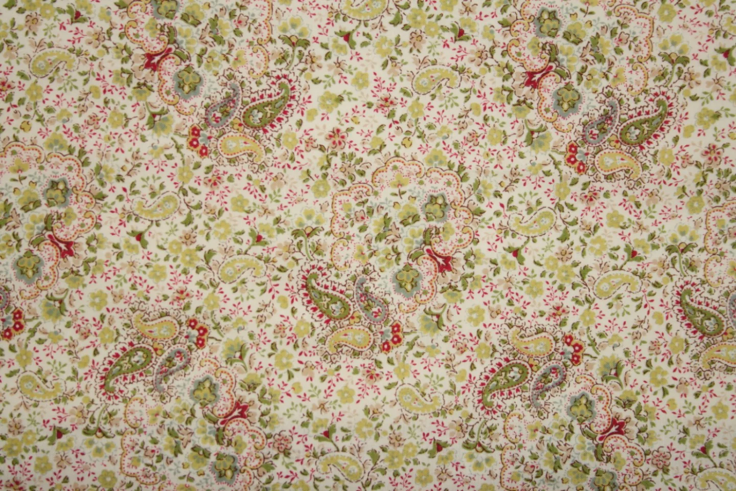 ivoor-multicolour-paisley-bloem-Quilt Ga.