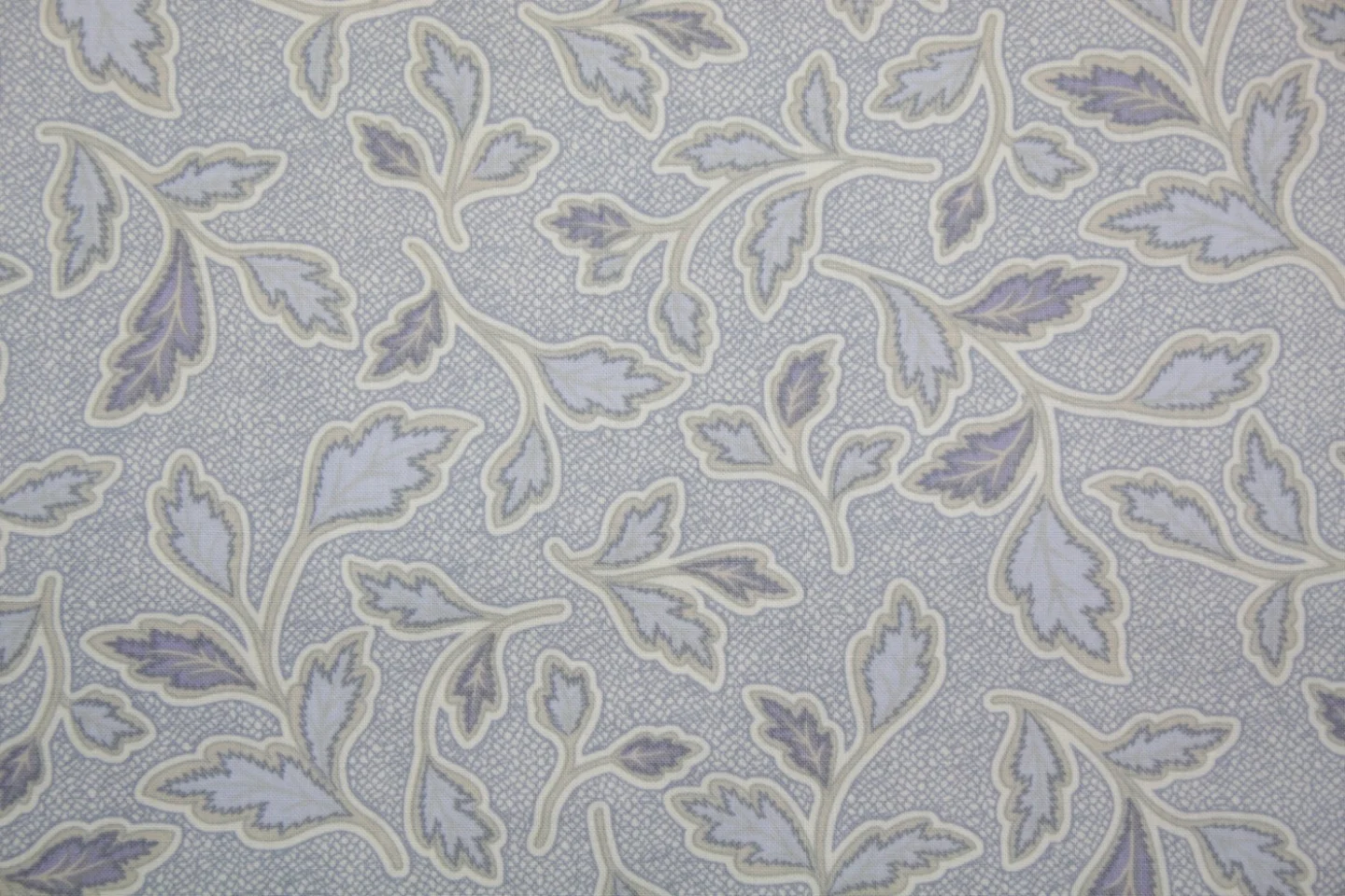 quiltstof-art deco-ecru-blauw-bladeren o.