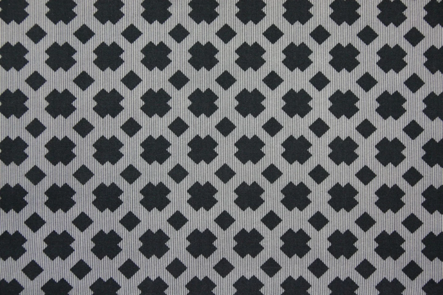 quiltstof-wit en donker blauwgrijs-groot.