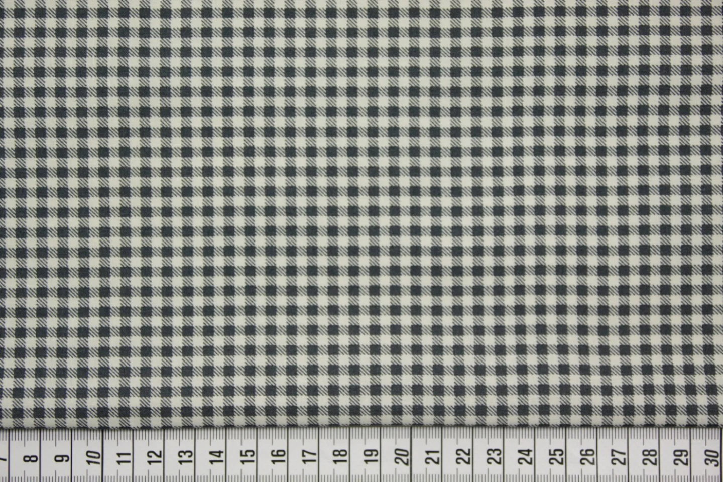 quiltstof-ivoor-donker blauwgrijs ruitje.