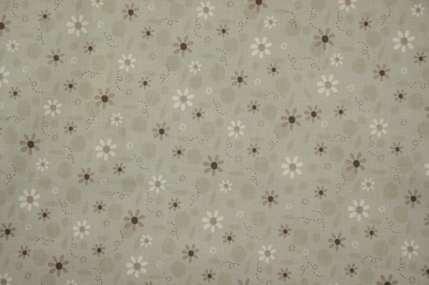quiltstof-grijs-taupe en ivoor bloempjes