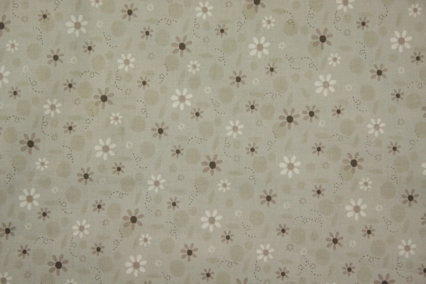 quiltstof-grijs-taupe en ivoor bloempjes.