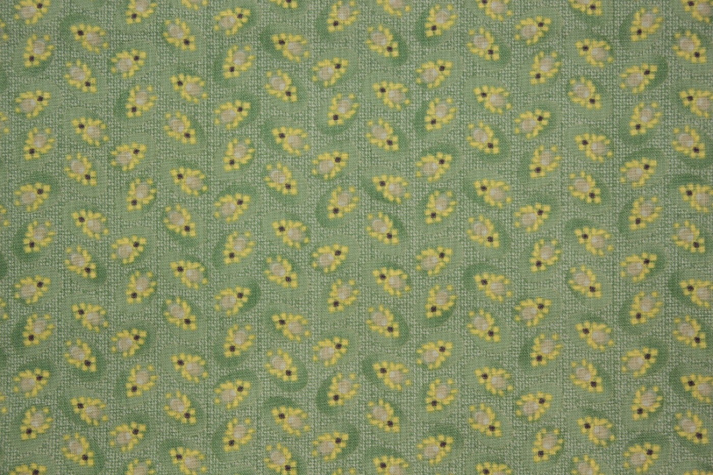 quiltstof-groen-geel met beige ovaal pat