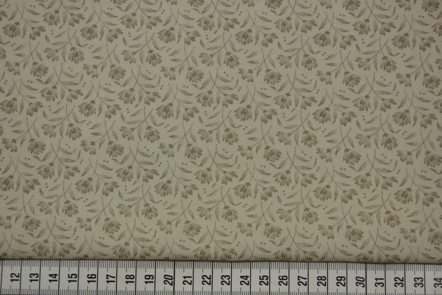 quiltstof-Licht beige-donker taupe bloem.