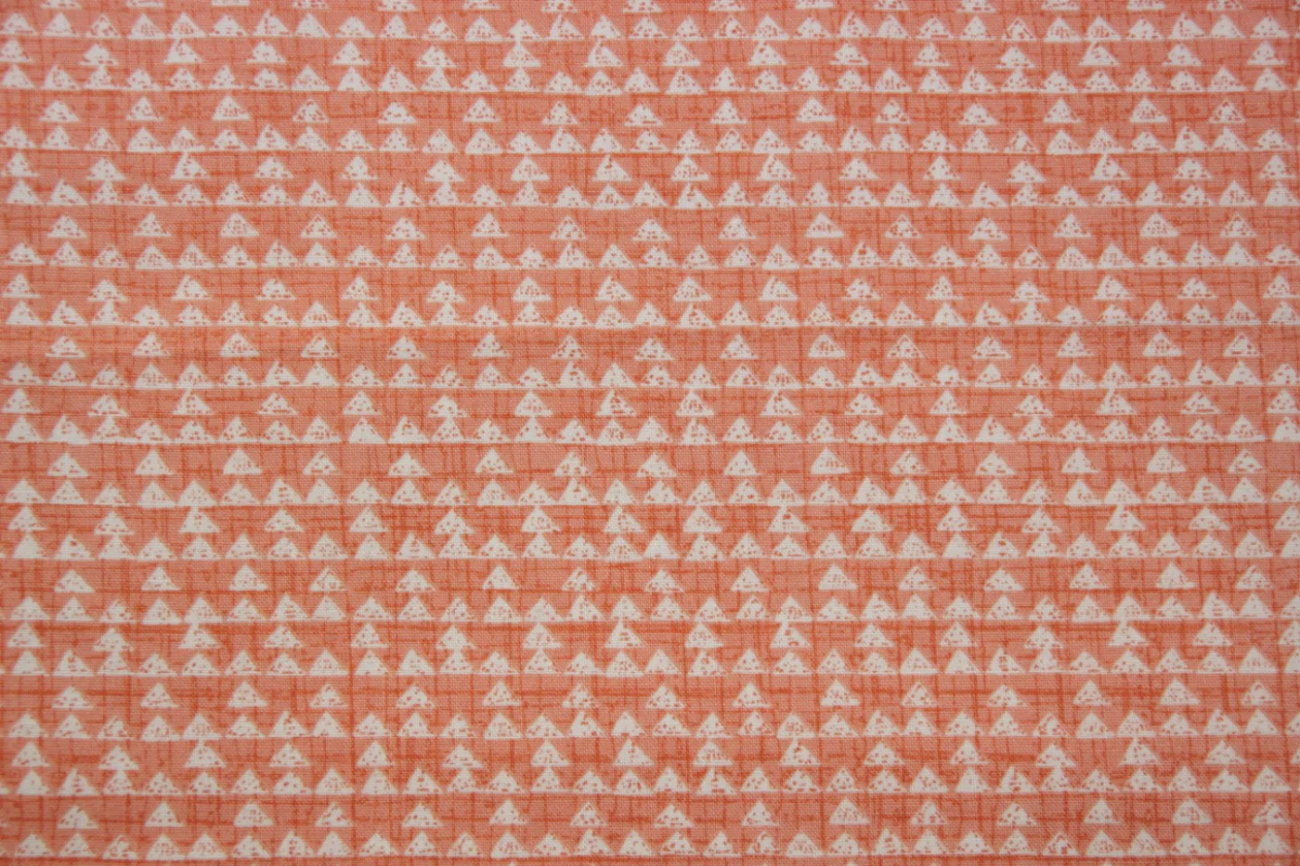 quiltstof-zalmoranje-ivore driehoekjes-Q.