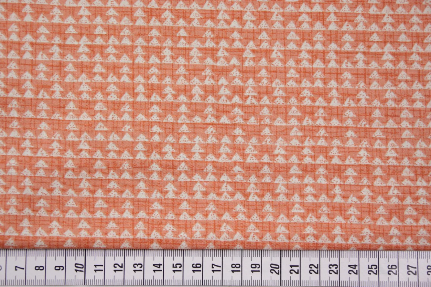 quiltstof-zalmoranje-ivore driehoekjes-Q.
