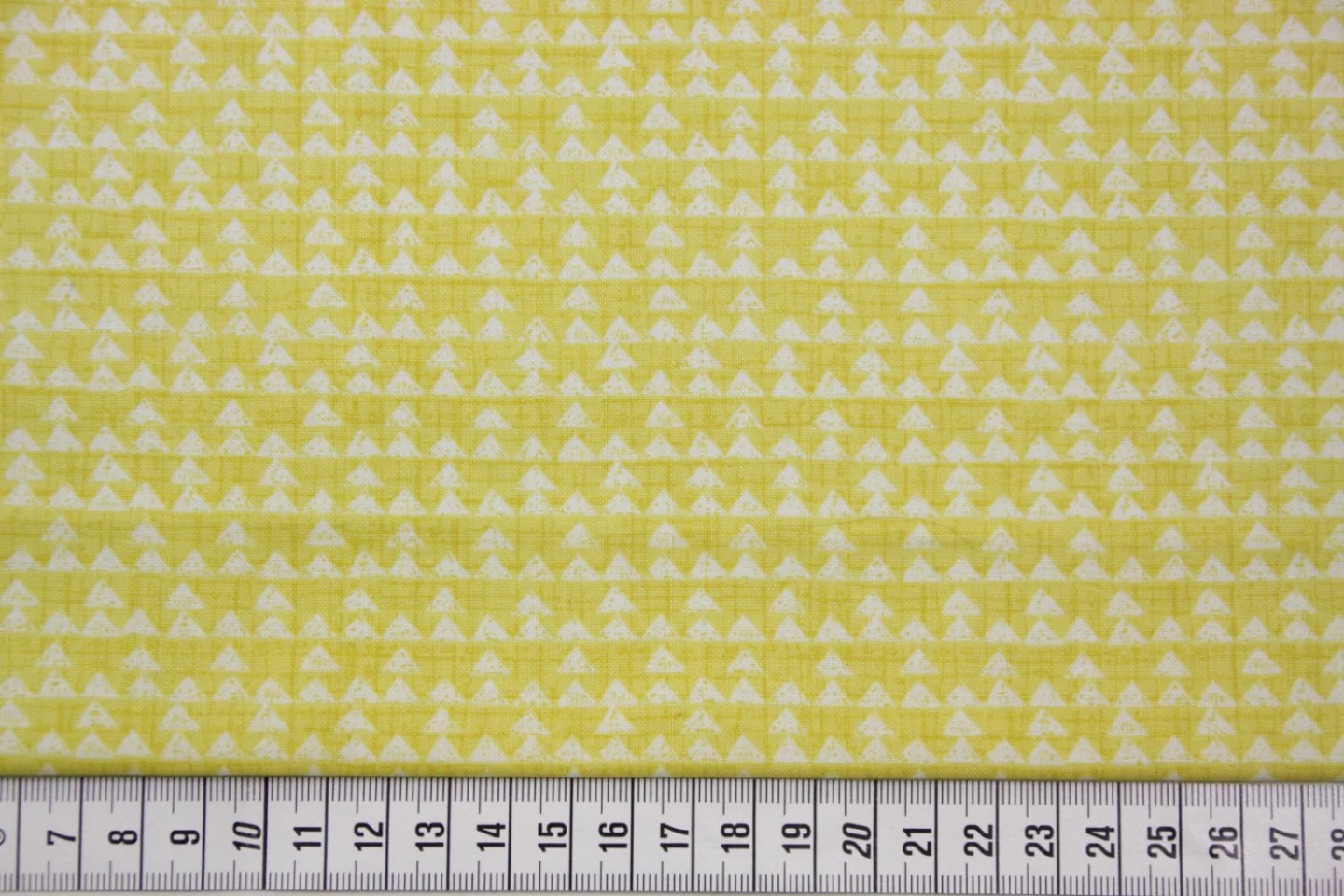 quiltstof-citroengeel-ivore driehoekjes-.