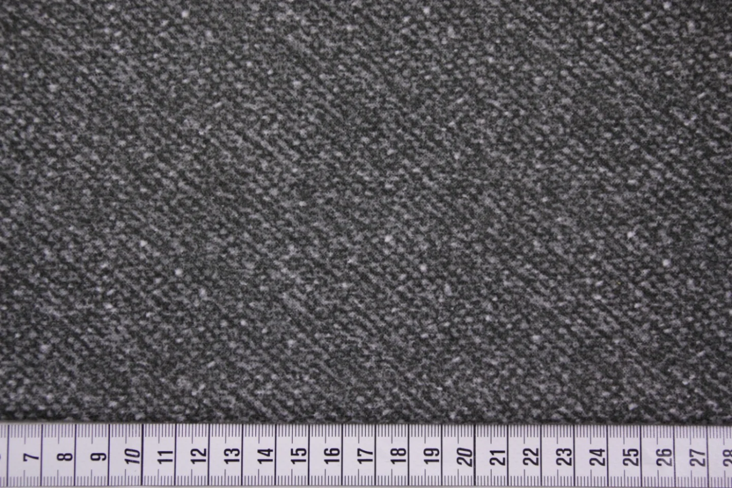 quiltstof-antracietgrijs-gespikkeld-flan.