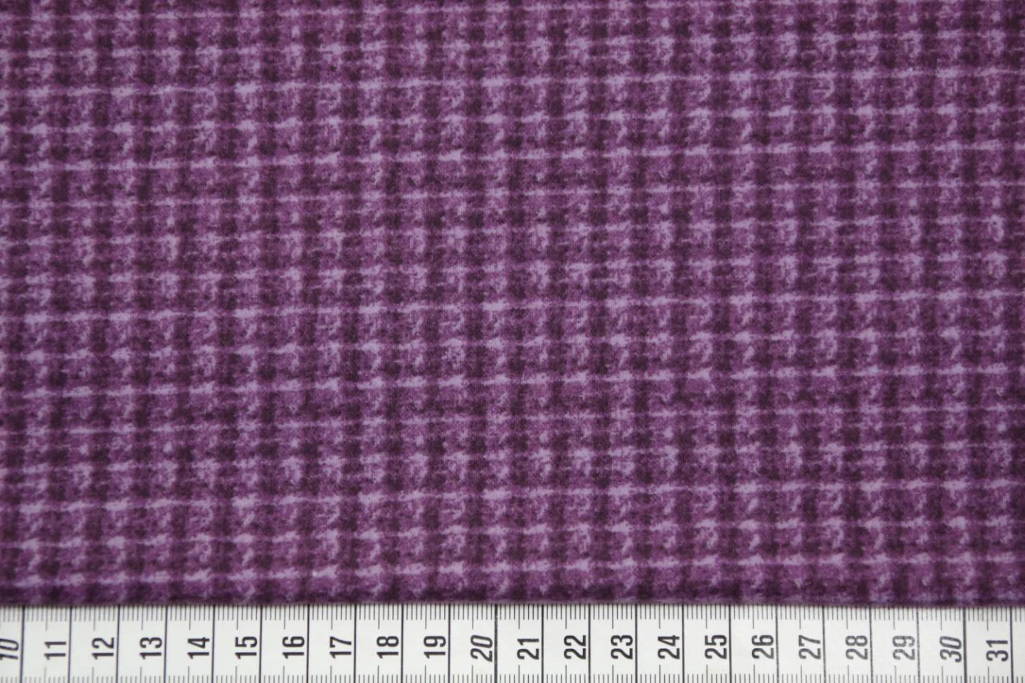 quiltstof-paars met pied de poule ruitje.