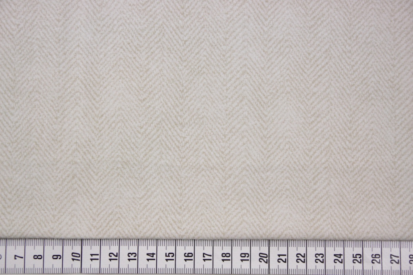 quiltstof-ecru-beige-visgraatmotief-flan