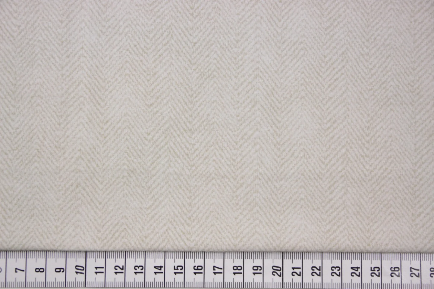 quiltstof-ecru-beige-visgraatmotief-flan.