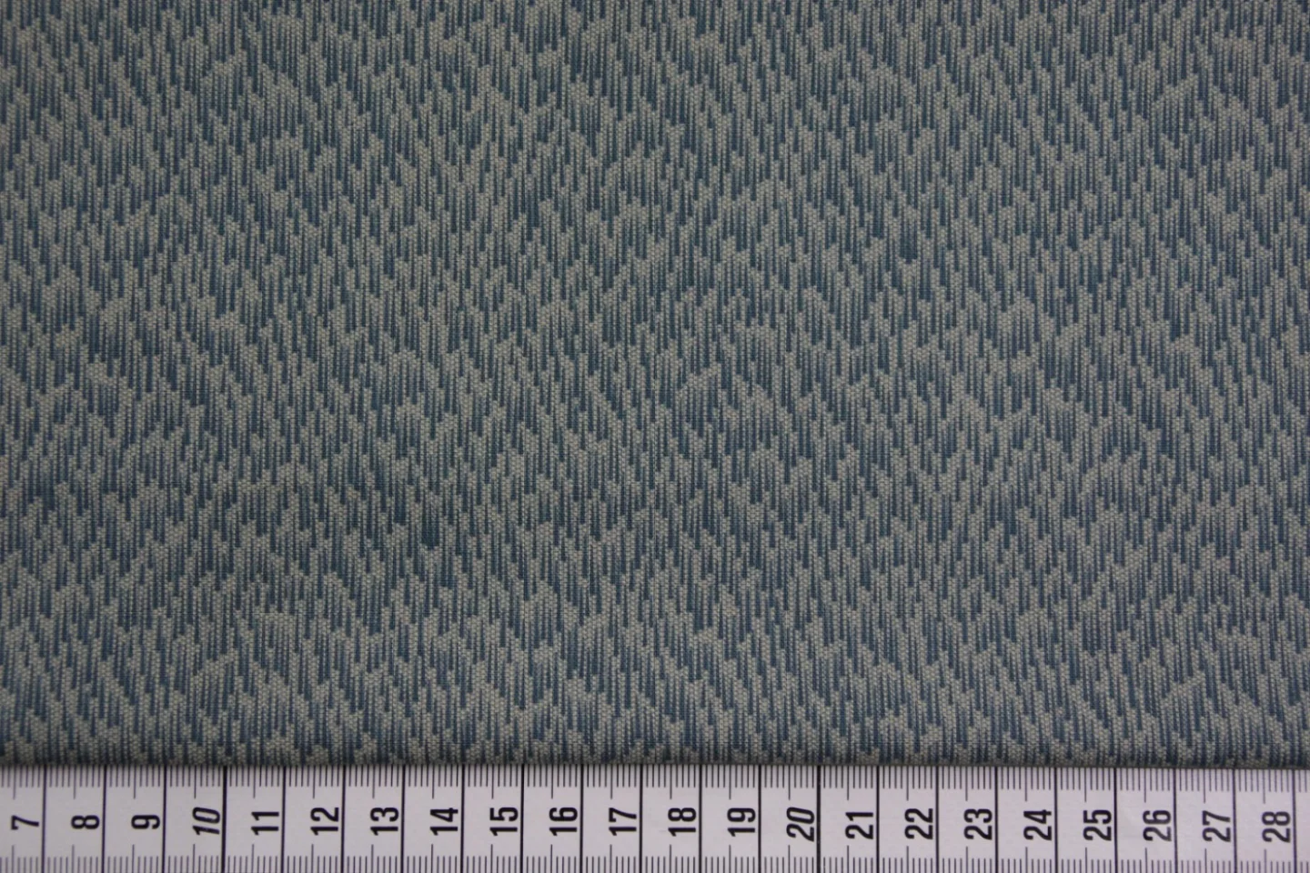 quiltstof-ecru-blauwe verticale streepje.
