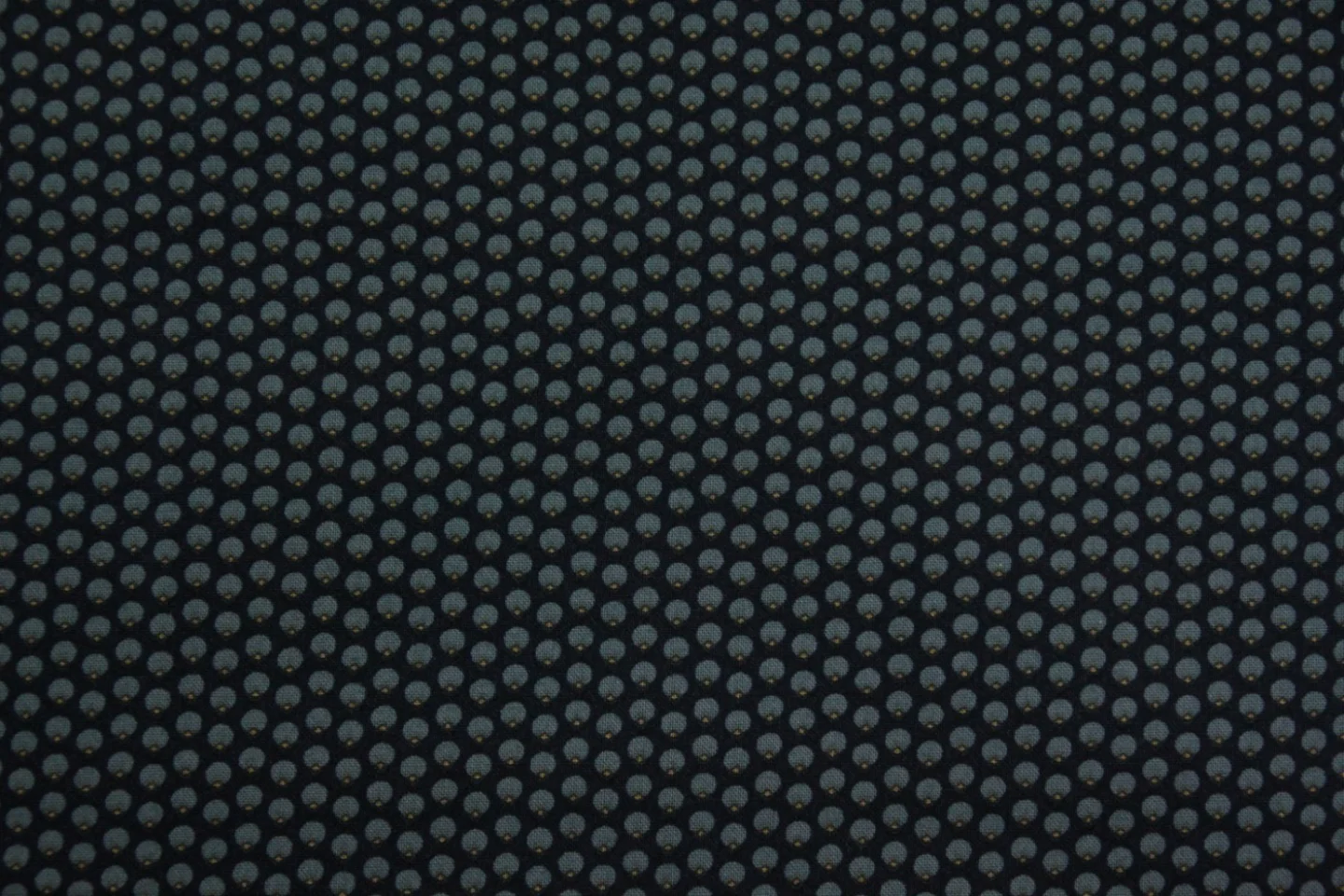 quiltstof-donkerblauw-oudblauwe stip met.