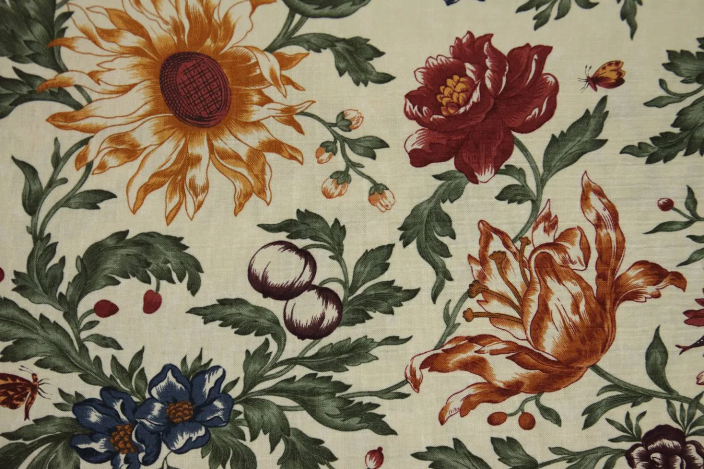 quiltstof-ecru met grote bloemen-Moda-Mo.