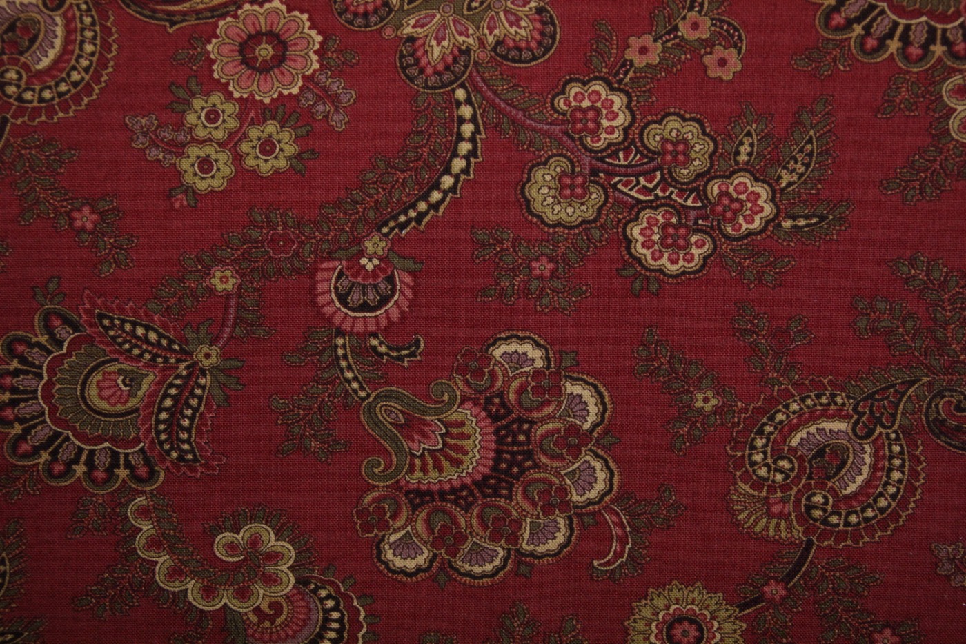 donkerrood-paisley motief en bloemen div