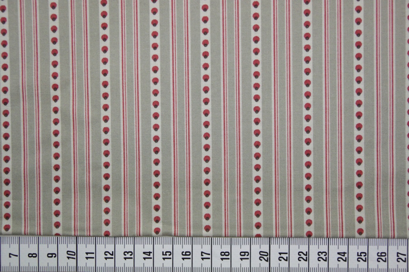 quiltstof-taupe-rood-ecru gestreept-rode