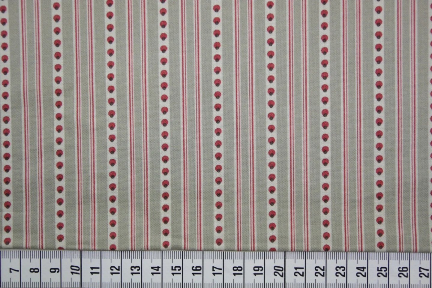 quiltstof-taupe-rood-ecru gestreept-rode.