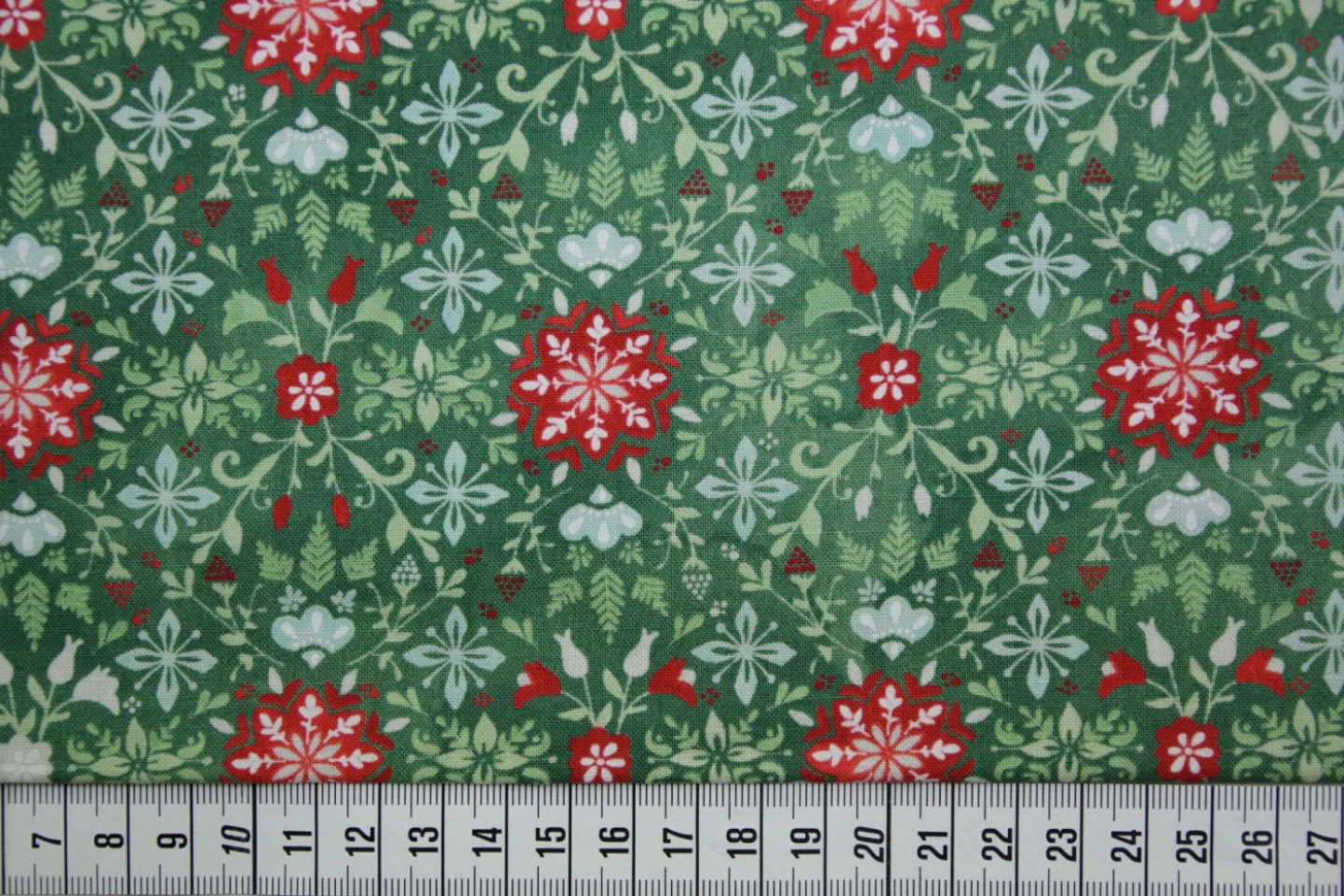 quiltstof-groen-rode sterren in medaillo.