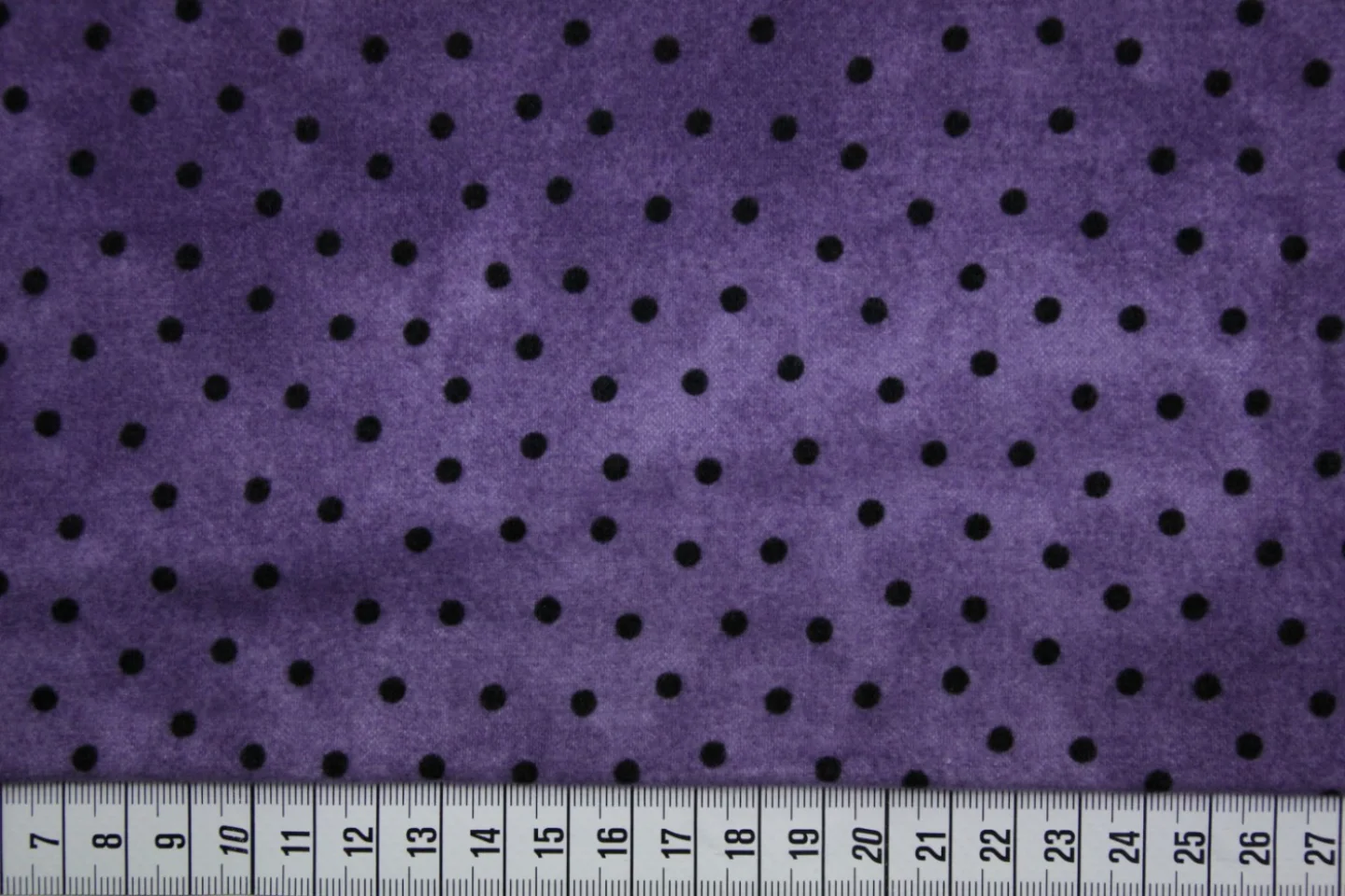 quiltstof-paars gevlamd-zwarte stippen-f.