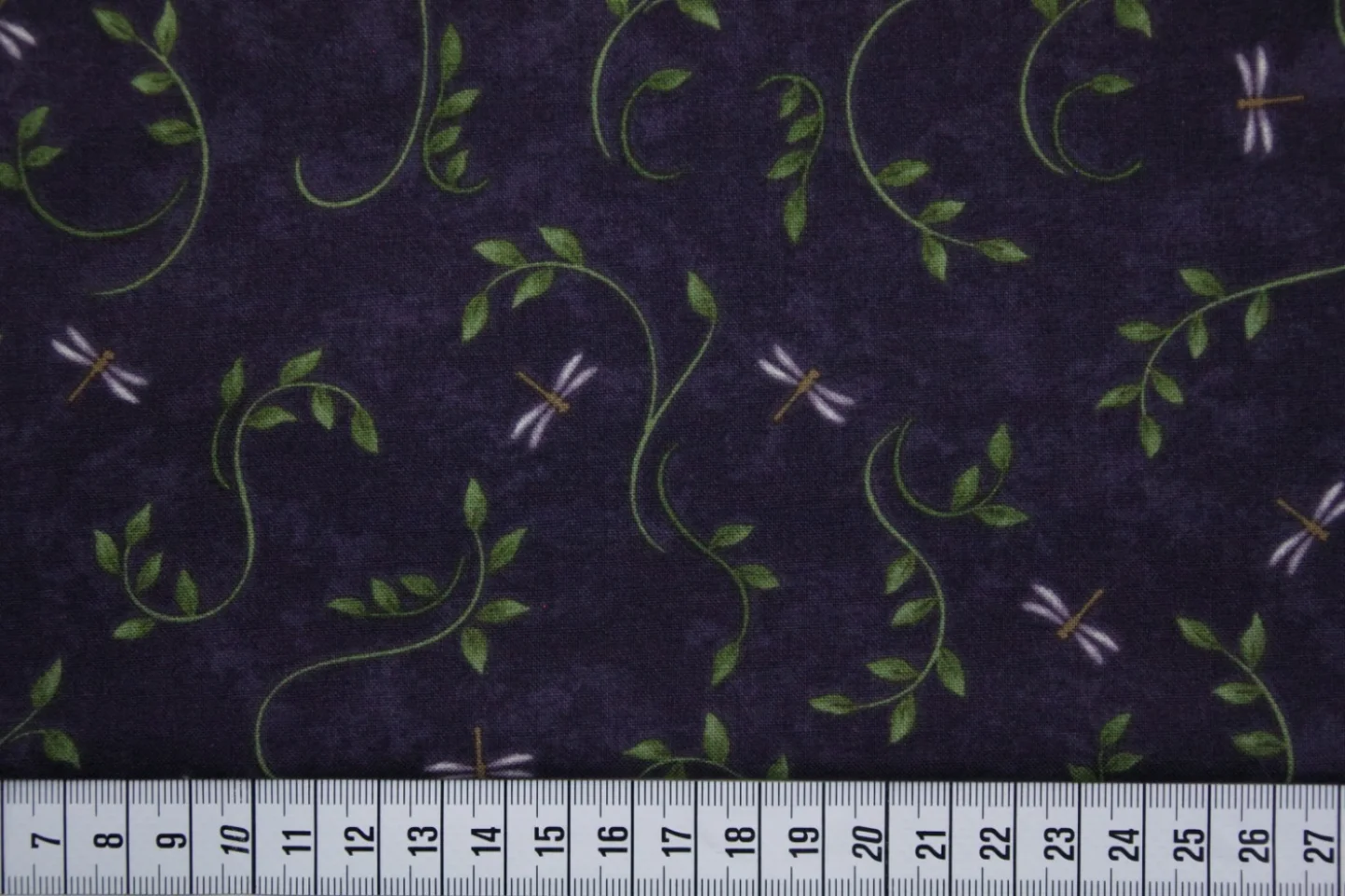 quiltstof-paars gevlamd-groene takjes-li.