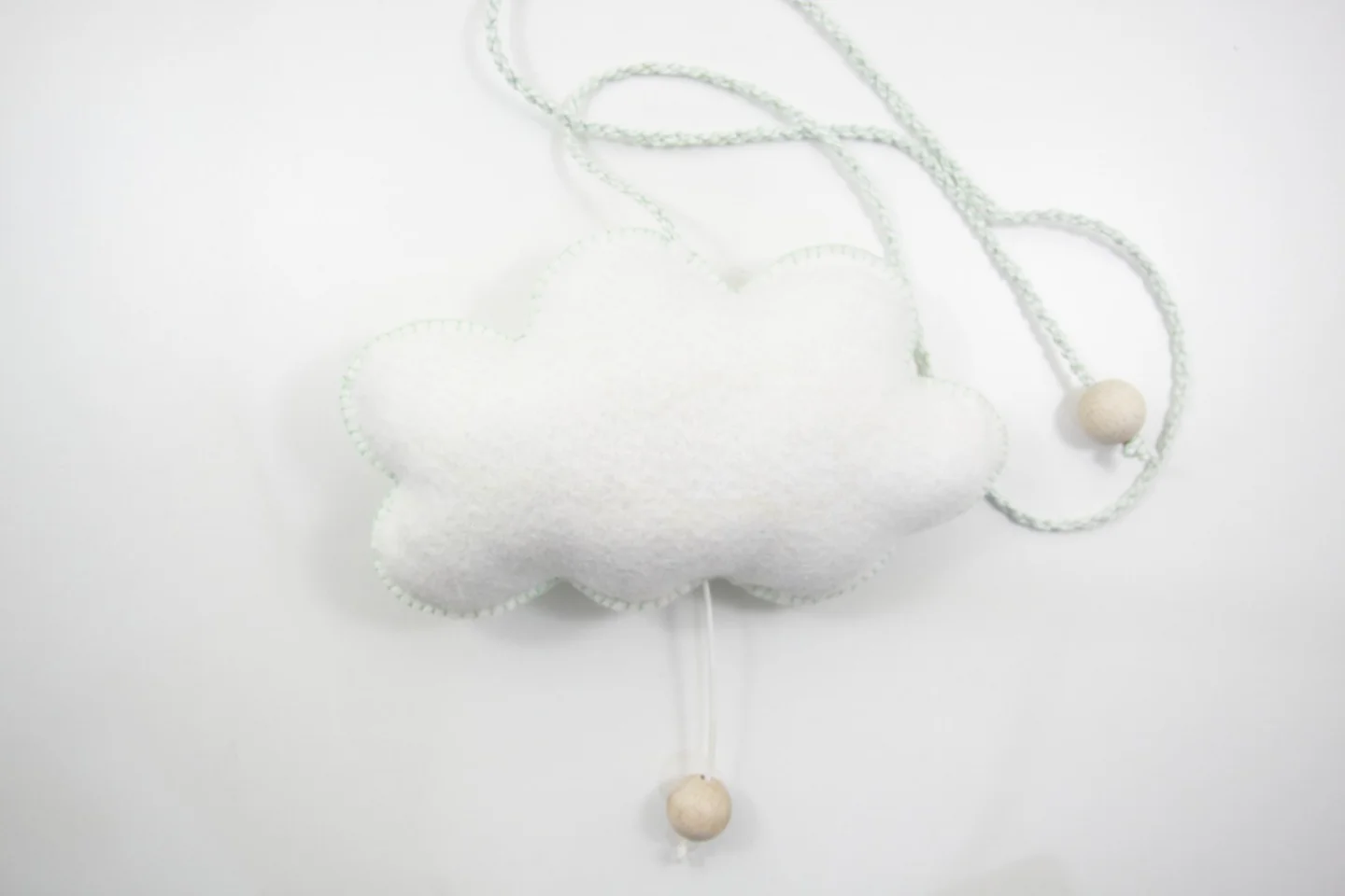 pakket wolk met muziekdoosje-vilt-baby-l.