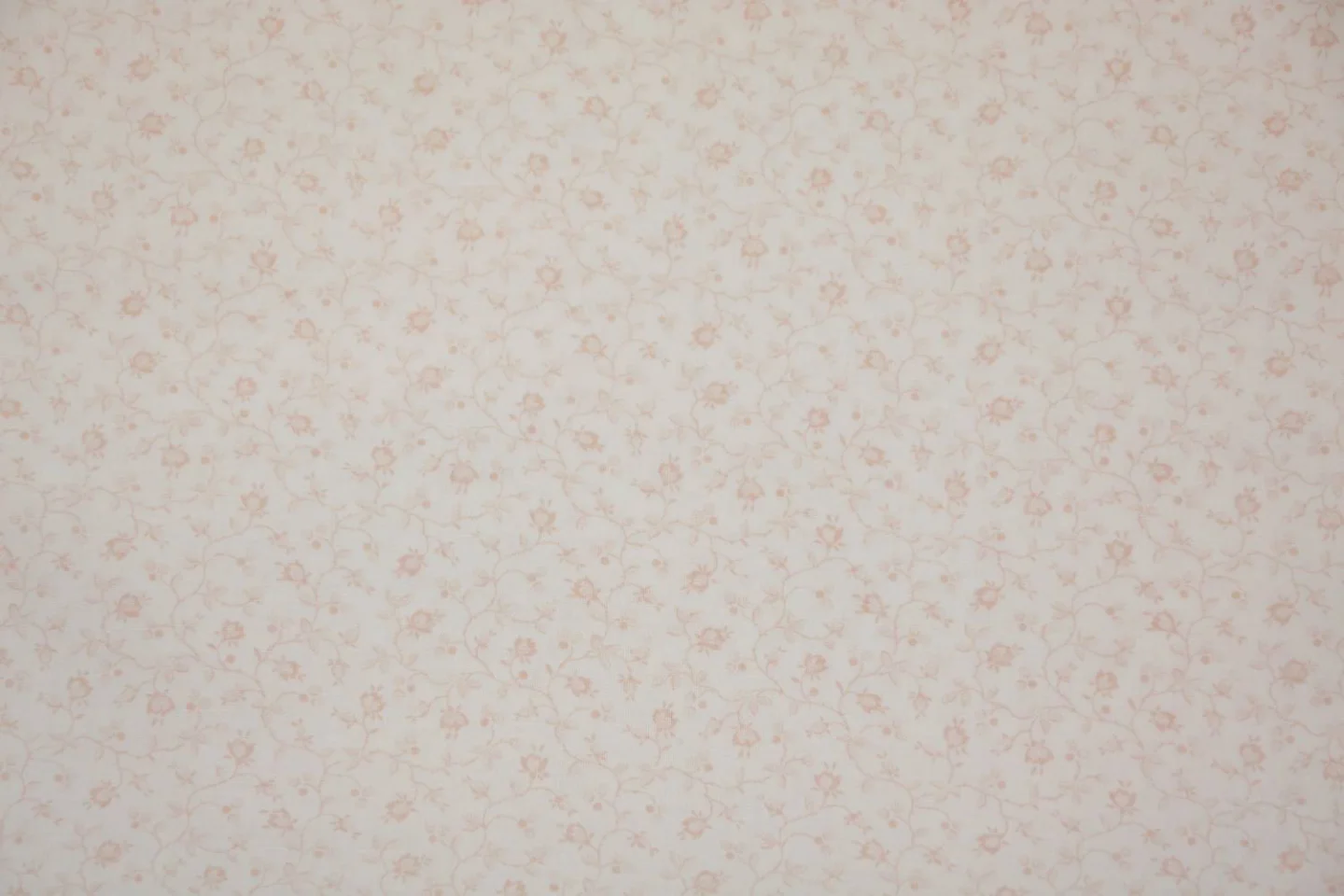 quiltstof-ivoor-zalmroze bloemslingers-M.