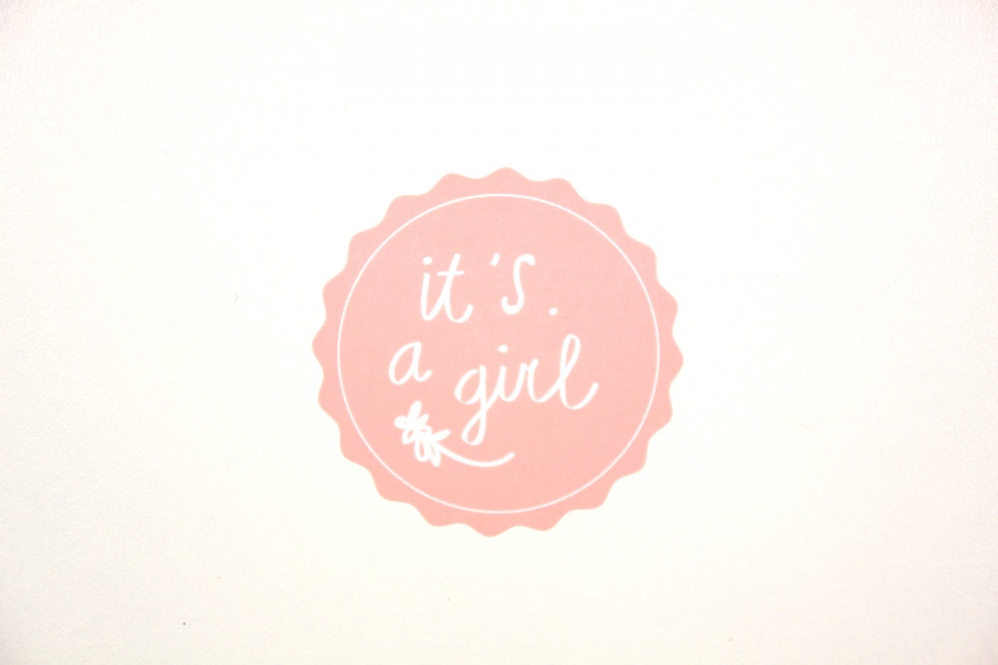 Sluitsticker-it's a girl-roze-perzik-pea