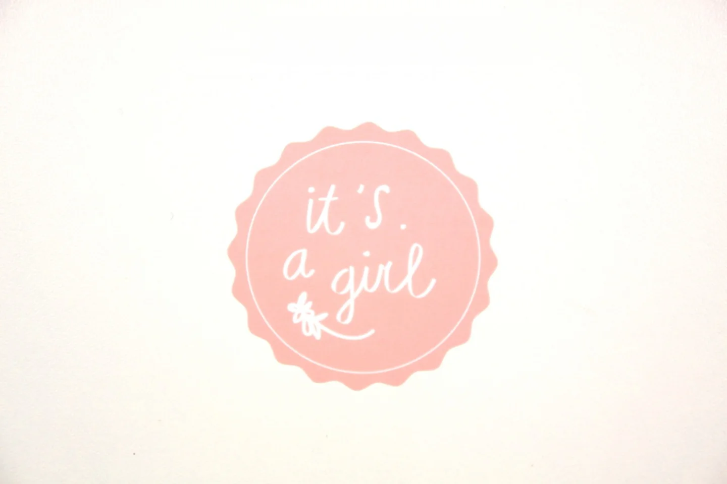 Sluitsticker-it's a girl-roze-perzik-pea.