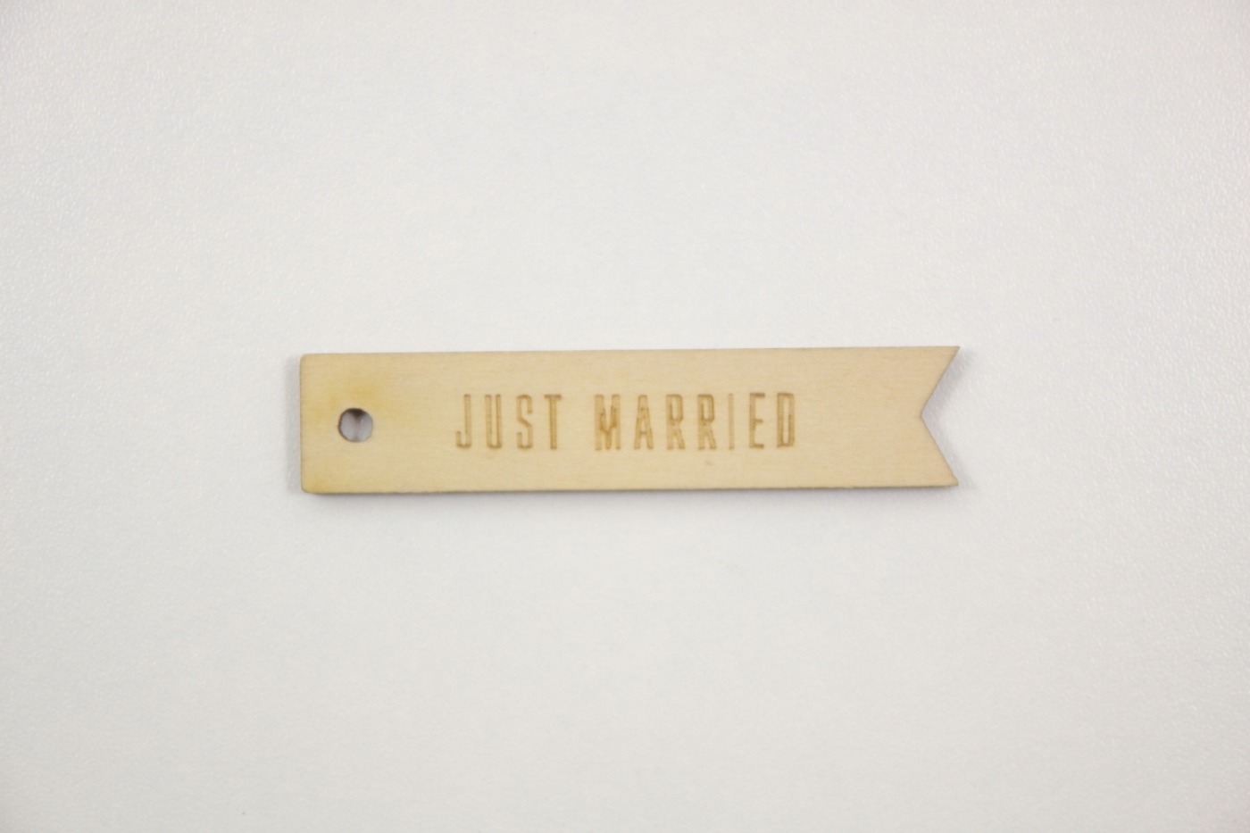 Houten label-tekst just married-70x15 mm