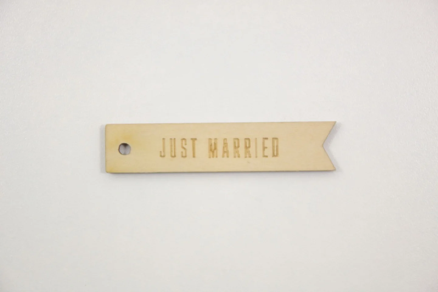 Houten label-tekst just married-70x15 mm.