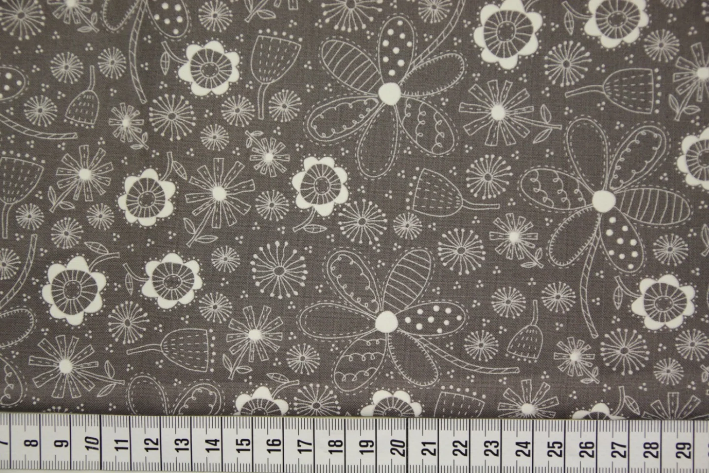 quiltstof-modestof-taupe-witte getekende.