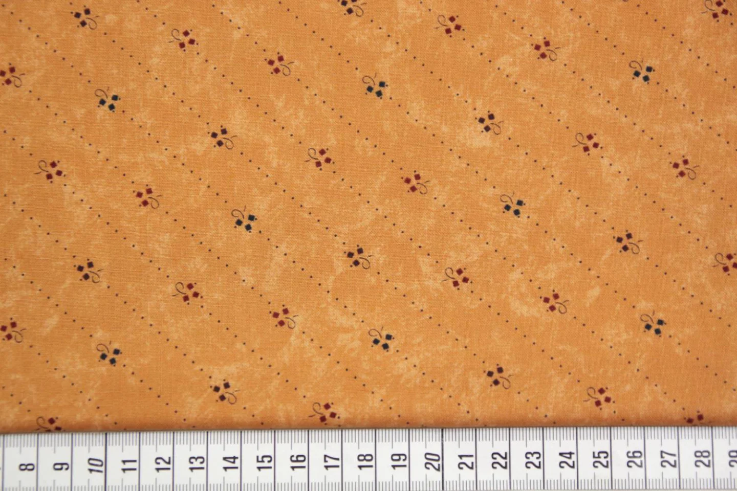 quiltstof-terracotta, diagonale stippell.