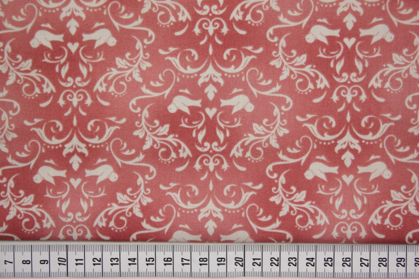 quiltstof-cerise-ecru vogeltjes en takje.