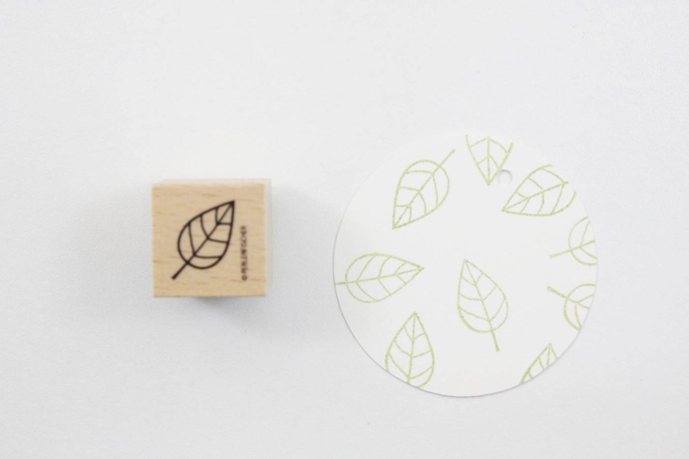 WIT-houten stempel-blad-blaadje-botanisc